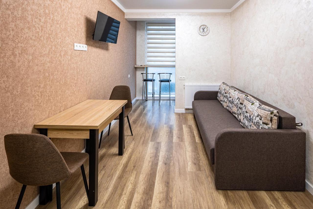 Avalon Time Apartment Lviv Exteriör bild