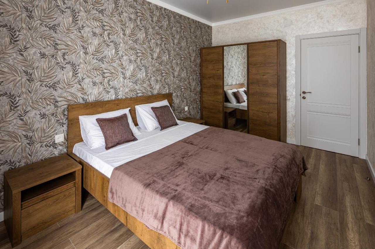 Avalon Time Apartment Lviv Exteriör bild