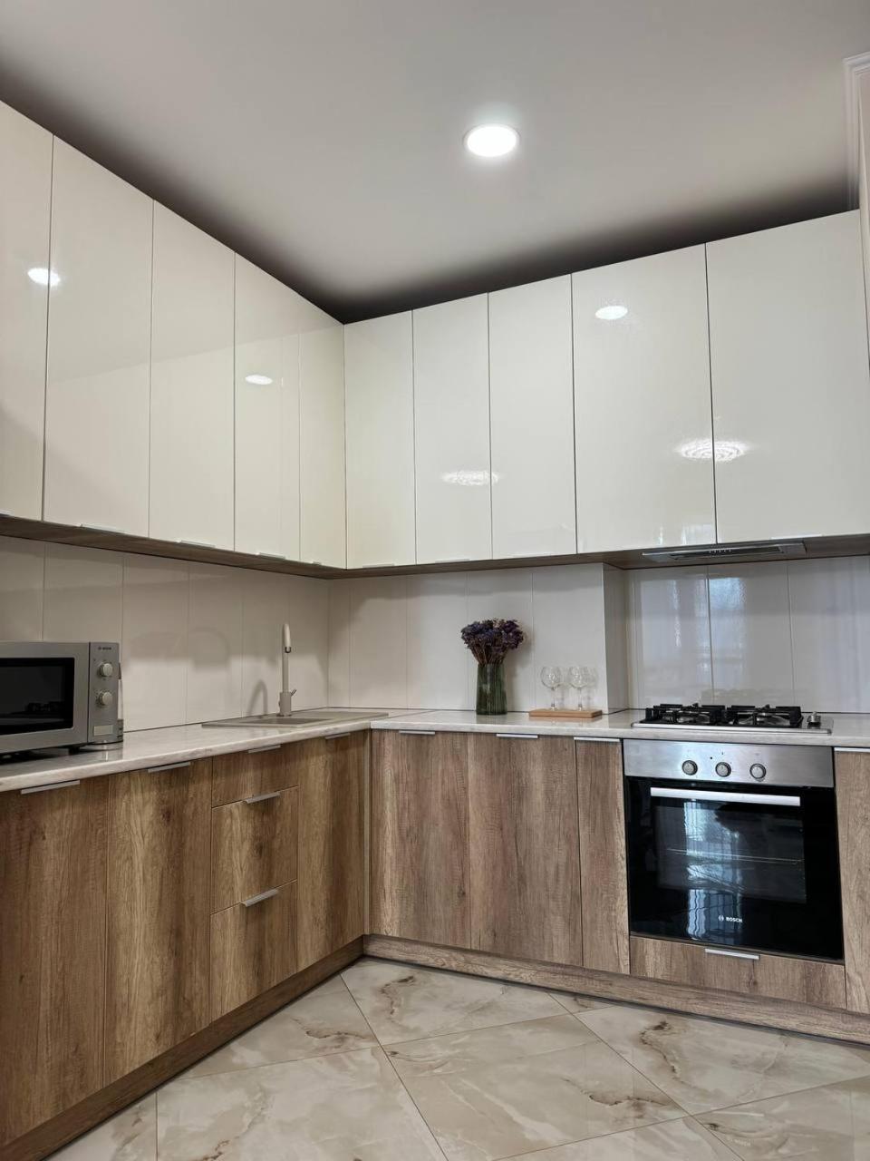Avalon Time Apartment Lviv Exteriör bild