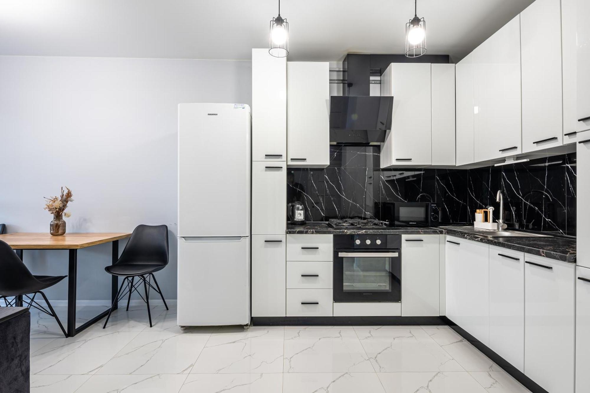 Avalon Time Apartment Lviv Exteriör bild