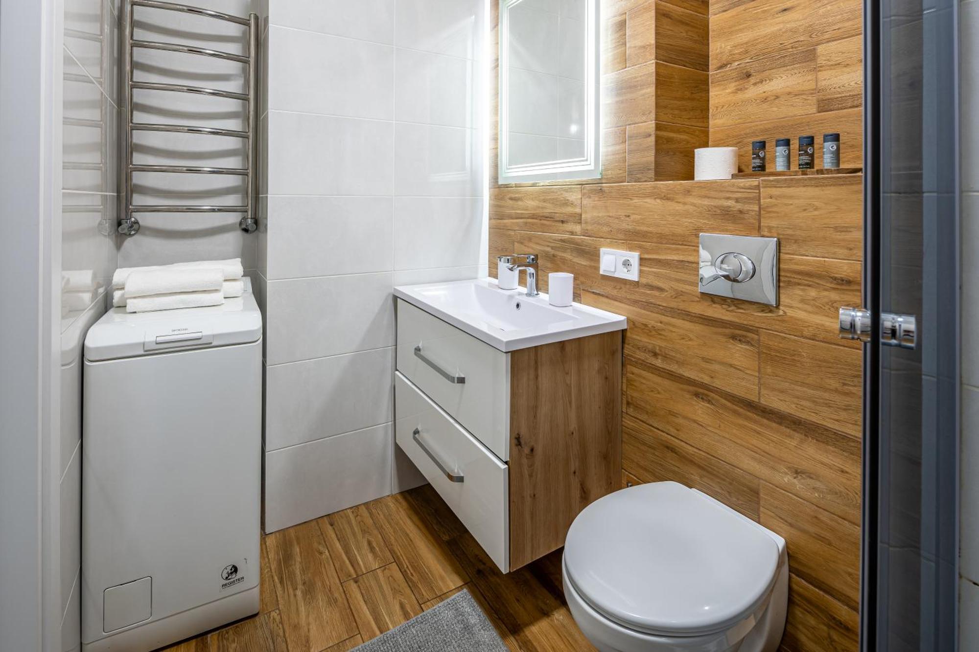 Avalon Time Apartment Lviv Exteriör bild
