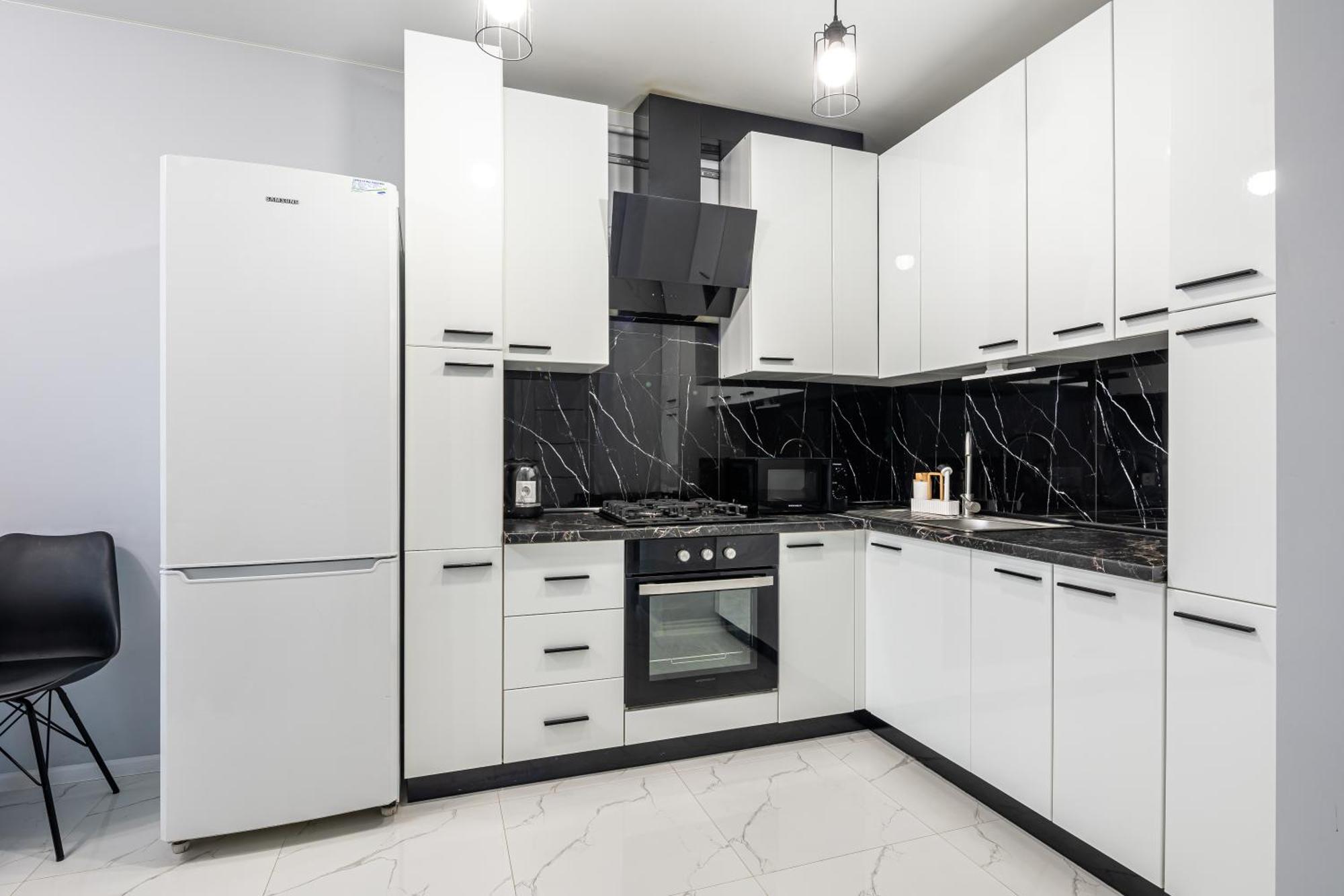 Avalon Time Apartment Lviv Exteriör bild